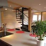 Rustic Retreat, Ovifat 度假居 *