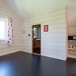 Rustic Retreat, Ovifat 度假居 韦姆