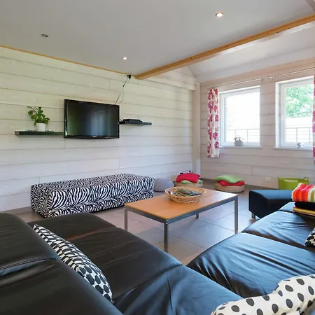 Rustic Retreat, Ovifat Waimes