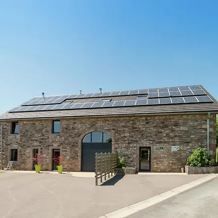 Rustic Retreat, Ovifat 別荘 *