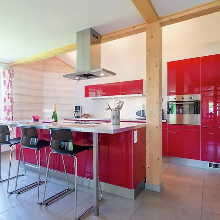 Rustic Retreat, Ovifat 別荘