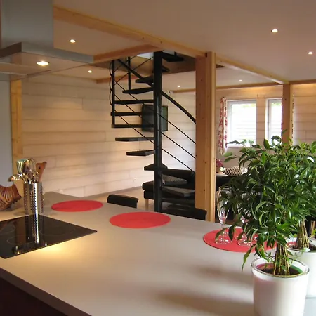 Rustic Retreat, Ovifat 別荘 *