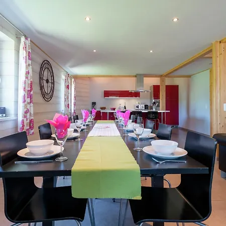 別荘 Rustic Retreat, Ovifat *