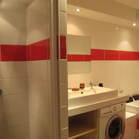 Rustic Retreat, Ovifat 別荘