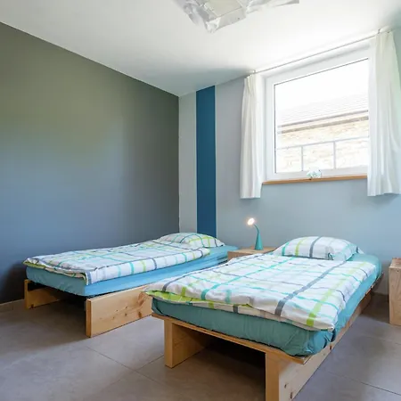 別荘 Rustic Retreat, Ovifat *