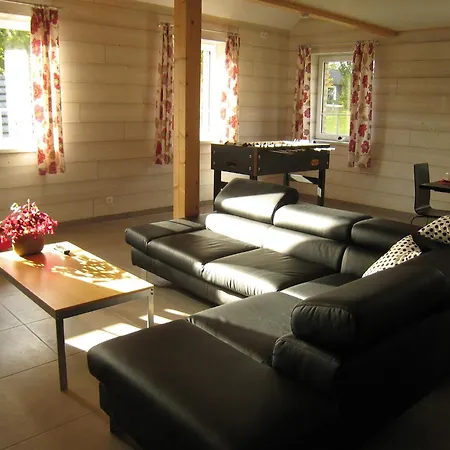 別荘 Rustic Retreat, Ovifat