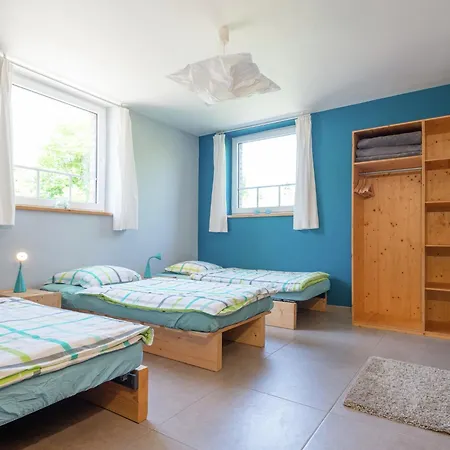 別荘 Rustic Retreat, Ovifat