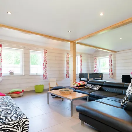 Rustic Retreat, Ovifat 別荘 *