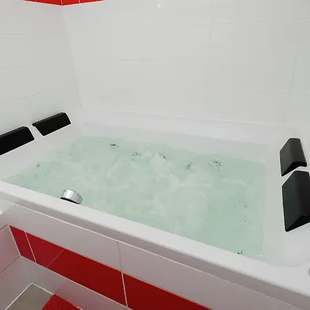 Heritage In Ovifat With Sauna بيت للعطل *